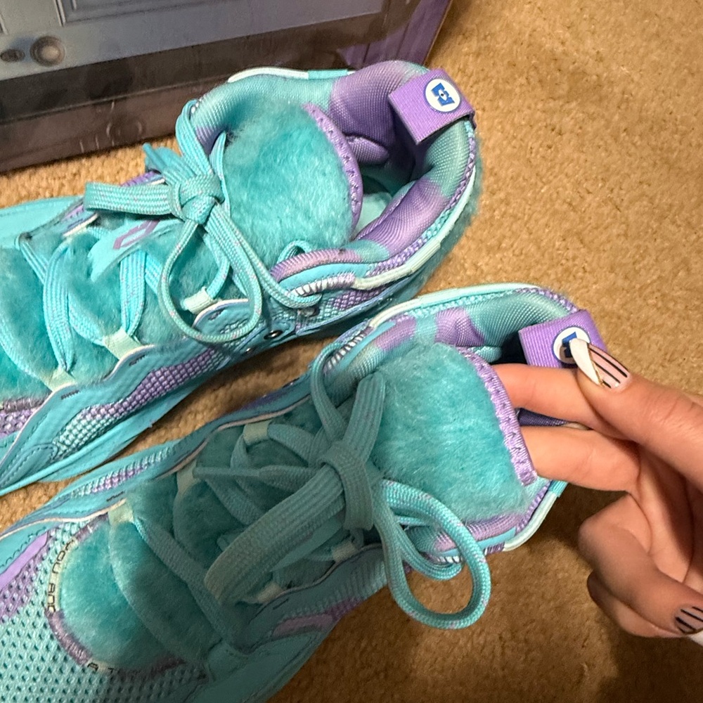 Monsters INC basketball shoes - Picture 3 of 10